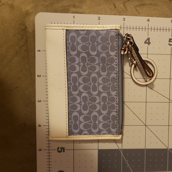 Beautiful blue and white COACH coin purse - Picture 3 of 6